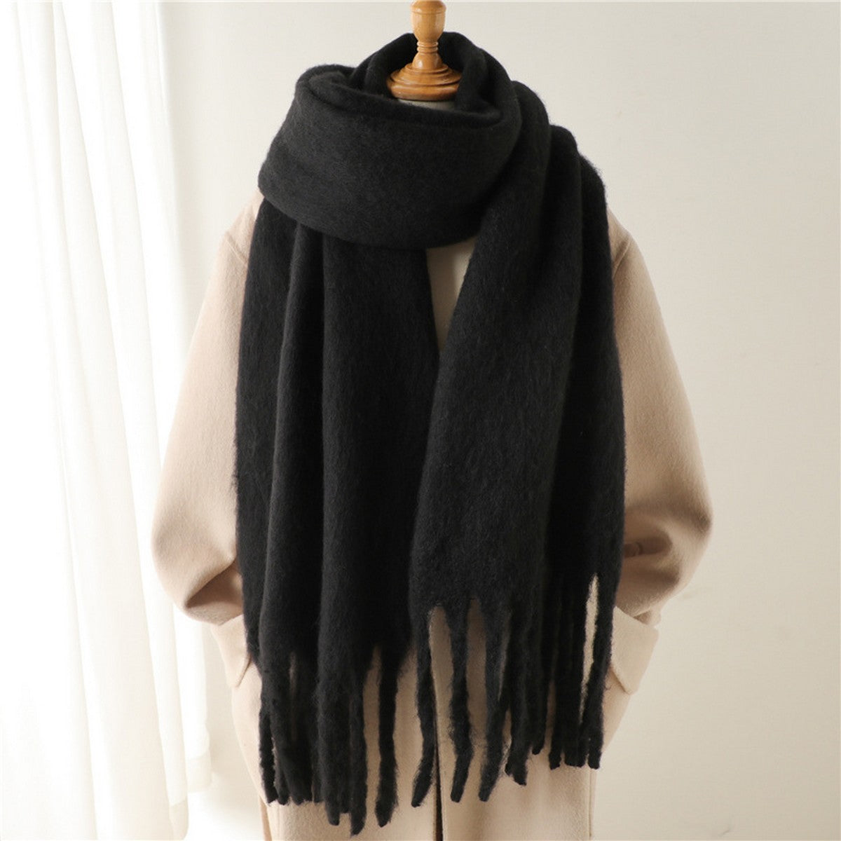 Elina Blanket Tassel Scarf Black