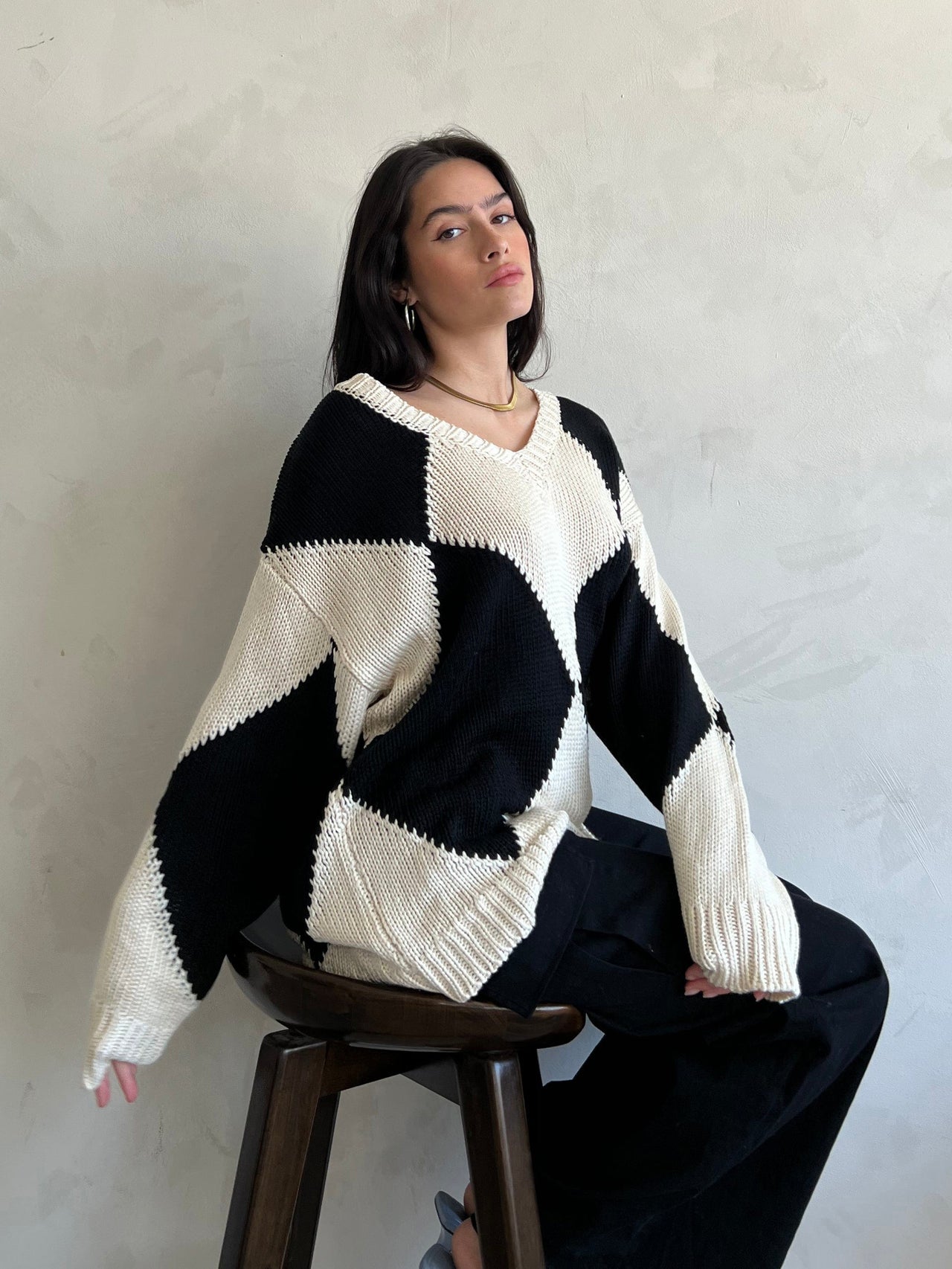 Avalon V-Neck Sweater White/Black, Sweater by Bailey Rose | LIT Boutique